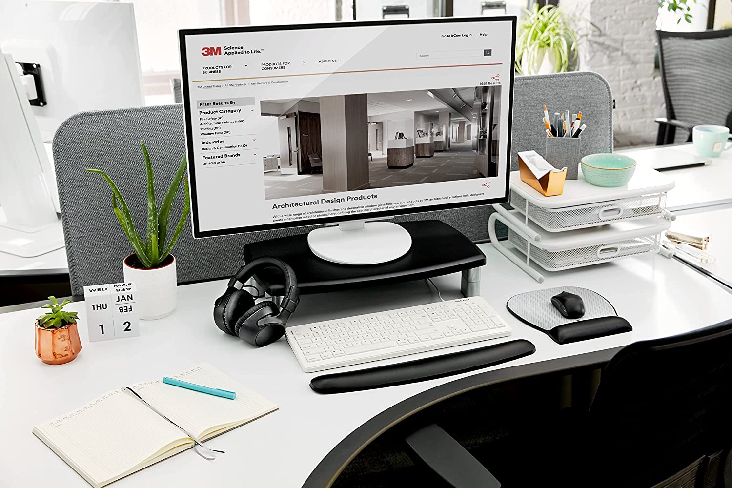 3M Extra Wide Adjustable Monitor Stand, Three Leg Segments Simply Adjust Height from 1" to 5 7/8", Sturdy Platform Holds Up to 40 lbs, 16 - inch Space Between Columns for Storage, Silver/Black (MS90B) 20 - Inches Wide 1 Pack - Dealtargets.ca