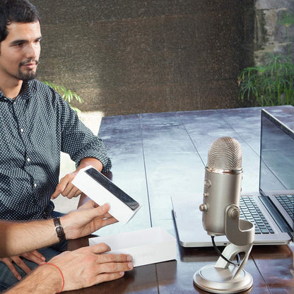 Logitech for Creators Blue Yeti USB Microphone for PC, Podcast, Gaming, Streaming, Studio, Computer Mic - Whiteout