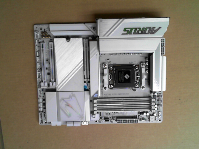 OPEN BOX - GIGABYTE X870E AORUS PRO ICE AMD AM5 LGA 1718 Motherboard, ATX, DDR5, 4X M.2, PCIe 5.0, USB4, WIFI7, 2.5GbE LAN, EZ-Latch, 5-Year Warranty